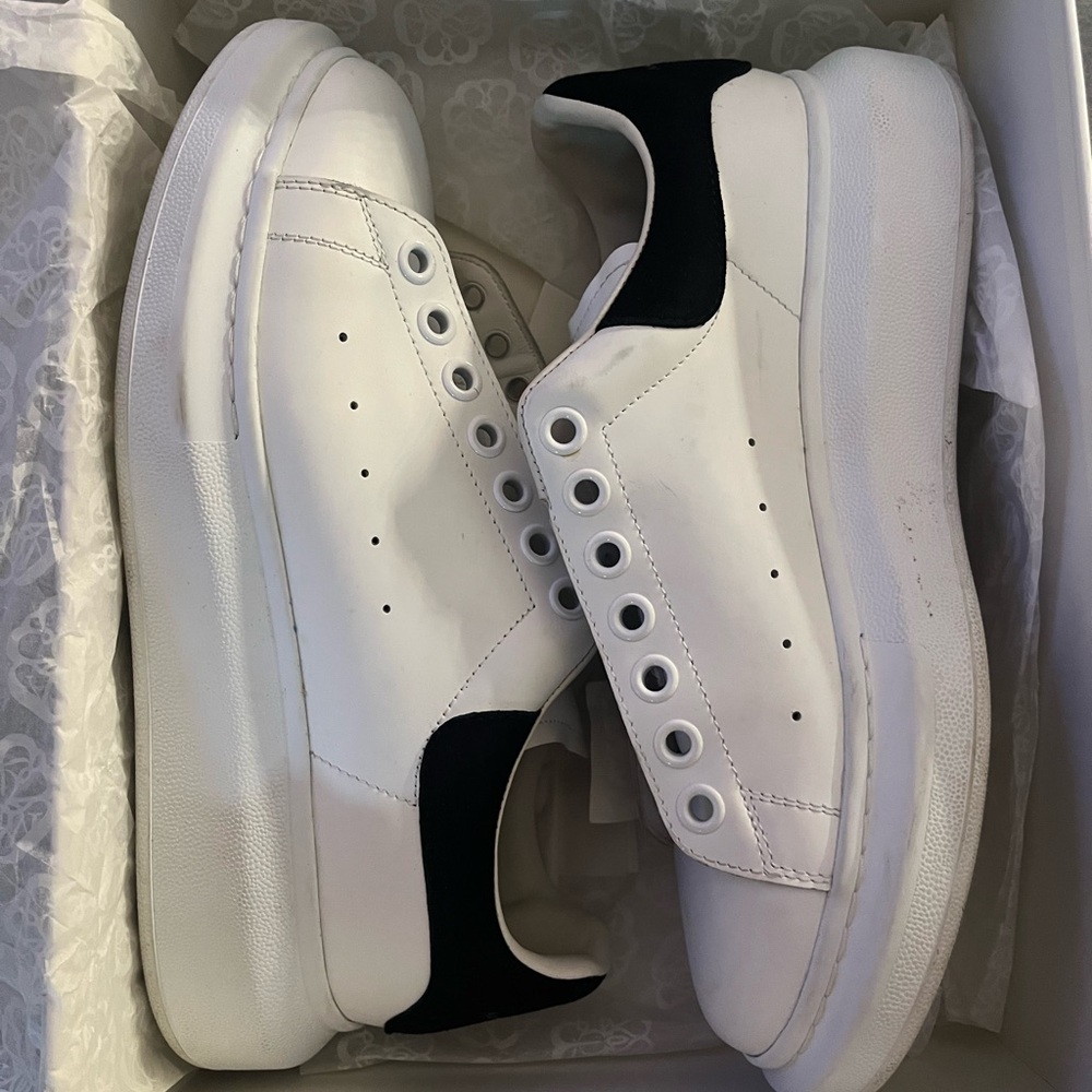 White and Black unisex Sneakers